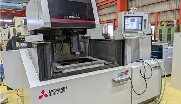 放電加工機（ワイヤー）